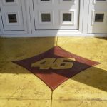 štampani beton u dvorištu inspirisan sportskim stilom