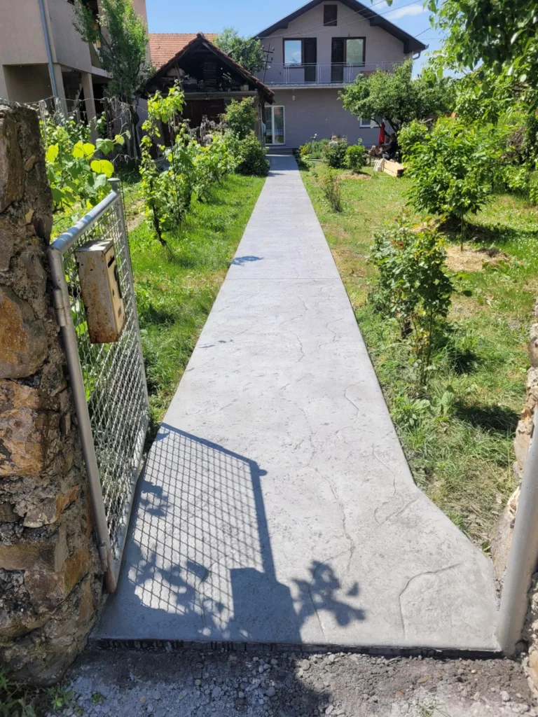 dvorište posle ugradnje štampanog betona