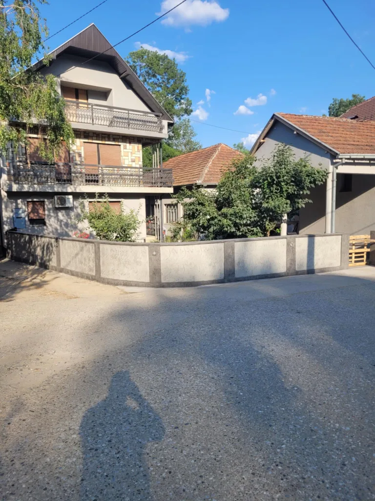 Ravna terasa od štampanog betona nakon nivelacije