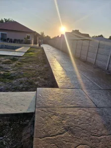 Štampani beton u dvorištu u Dobanovcima – Beograd