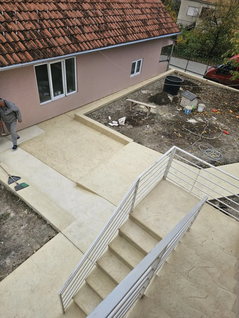 Štampani beton – staze i terase u dvorištu